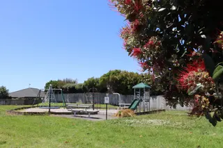 [source: kapiti-coast https://www.kapiticoast.govt.nz/explore-kapiti/recreation/parks-and-reserves/parks/san-vito-place-reserve/]