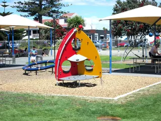 [source: playground-people https://www.playgrounds.co.nz/our-projects/marine-parade-napier/]