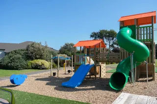 [source: kapiti-coast https://www.kapiticoast.govt.nz/explore-kapiti/recreation/parks-and-reserves/parks/regent-drive/]