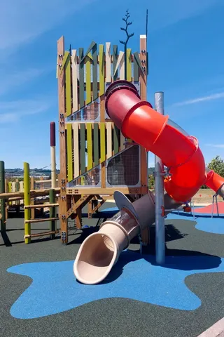 [source: playground-people https://www.playgrounds.co.nz/our-projects/barry-curtis-park/]