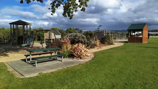 Peren Park Playground photo 3