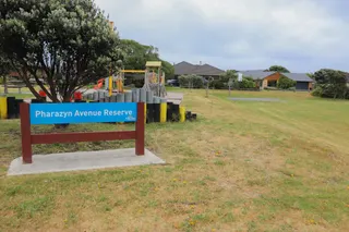 [source: kapiti-coast https://www.kapiticoast.govt.nz/explore-kapiti/recreation/parks-and-reserves/parks/pharazyn-avenue-playground/]