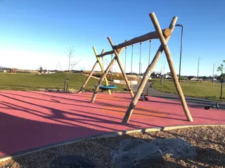 Acland Park reserve and playground photo 5
