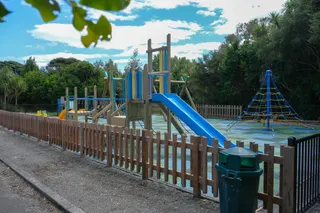 [source: kapiti-coast https://www.kapiticoast.govt.nz/explore-kapiti/recreation/parks-and-reserves/parks/ferndale-drive-park/]