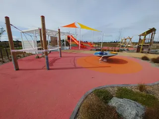 Acland Park reserve and playground photo 3