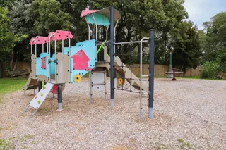 [source: kapiti-coast https://www.kapiticoast.govt.nz/explore-kapiti/recreation/parks-and-reserves/parks/elizabeth-rose-reserve/]