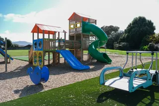 [source: kapiti-coast https://www.kapiticoast.govt.nz/explore-kapiti/recreation/parks-and-reserves/parks/regent-drive/]