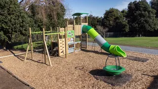 [source: kapiti-coast https://www.kapiticoast.govt.nz/explore-kapiti/recreation/parks-and-reserves/parks/gandalf-crescent/]