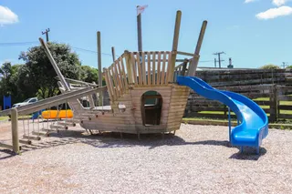[source: kapiti-coast https://www.kapiticoast.govt.nz/explore-kapiti/recreation/parks-and-reserves/parks/dixie-street-reserve/]