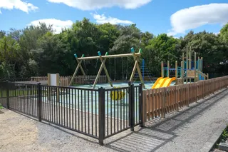 [source: kapiti-coast https://www.kapiticoast.govt.nz/explore-kapiti/recreation/parks-and-reserves/parks/ferndale-drive-park/]