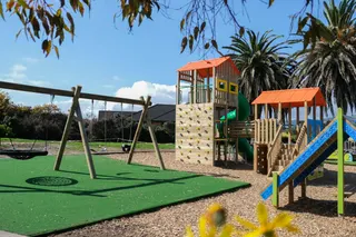 [source: kapiti-coast https://www.kapiticoast.govt.nz/explore-kapiti/recreation/parks-and-reserves/parks/regent-drive/]