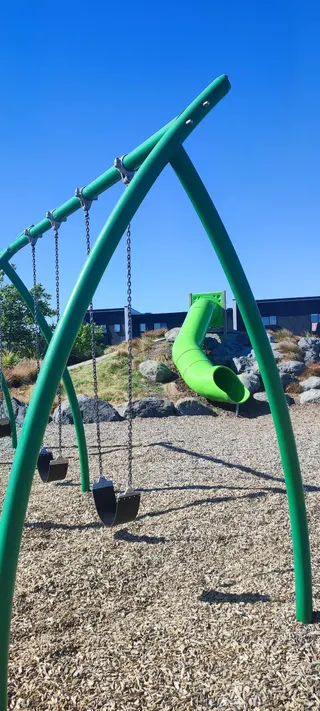 Pakihi Park Playground photo 2