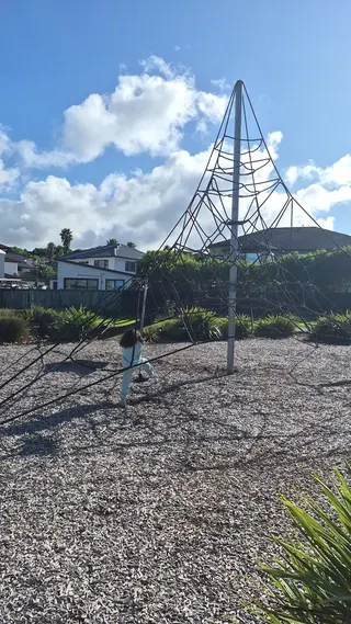 Glen bay close, hugh green Park and playground photo 4