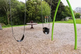 [source: kapiti-coast https://www.kapiticoast.govt.nz/explore-kapiti/recreation/parks-and-reserves/parks/elizabeth-rose-reserve/]