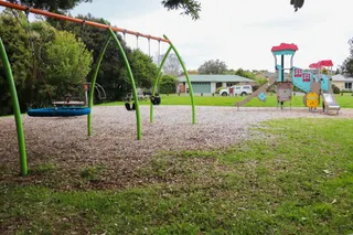 [source: kapiti-coast https://www.kapiticoast.govt.nz/explore-kapiti/recreation/parks-and-reserves/parks/elizabeth-rose-reserve/]