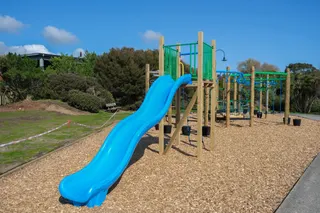 [source: kapiti-coast https://www.kapiticoast.govt.nz/explore-kapiti/recreation/parks-and-reserves/parks/simpson-crescent-reserve/]