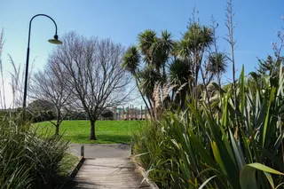 [source: kapiti-coast https://www.kapiticoast.govt.nz/explore-kapiti/recreation/parks-and-reserves/parks/simpson-crescent-reserve/]