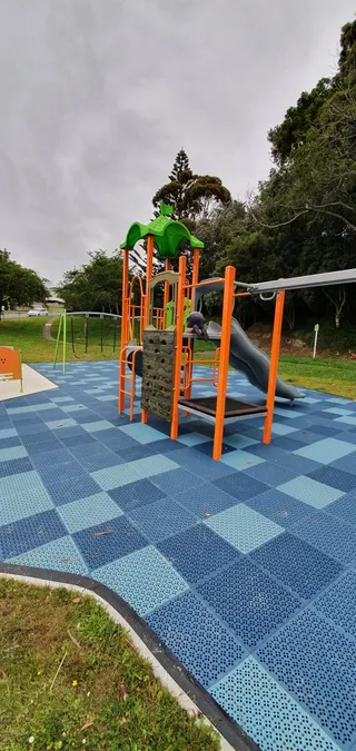 Ernest Street Playground photo 3